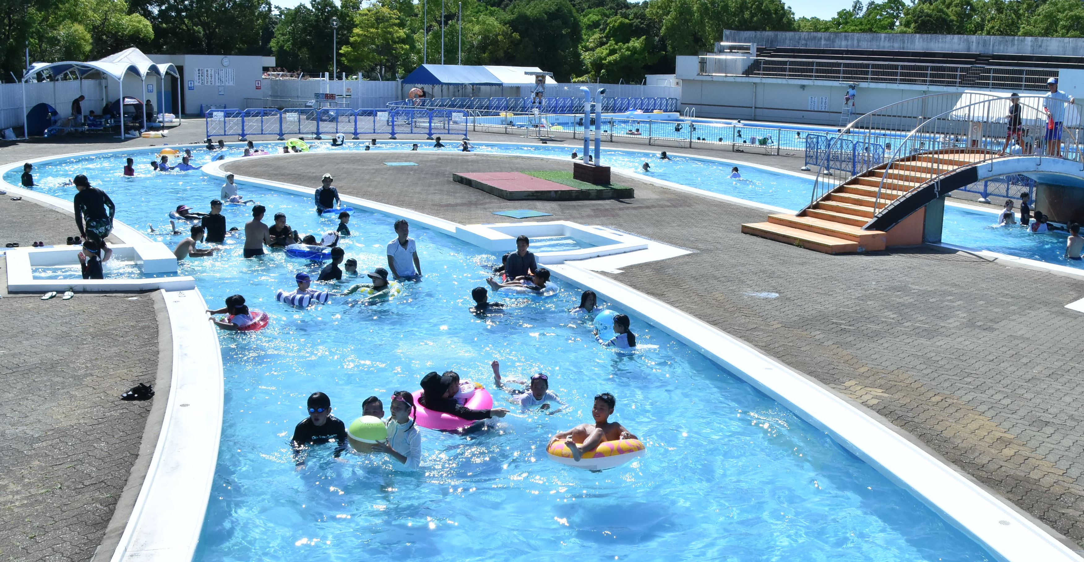 中央公園のプール（7月）