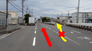 岸之浦大橋に乗らずに直進する写真