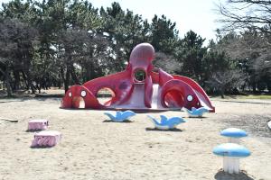 タコの形をした遊具