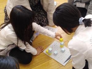 完成したノッカノッカで遊んでいる様子