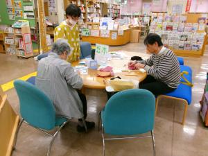 参加してくれた方を横から撮影した写真