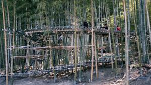 竹で作った廊下
