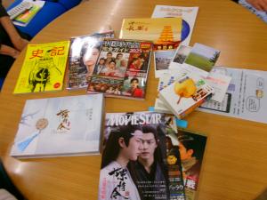 参加者のみなさんで持ち寄った雑誌などの写真