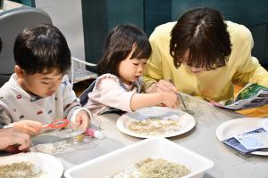 チリメンモンスター実習の様子