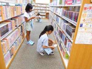 1日図書館員に参加した子どもたちの様子