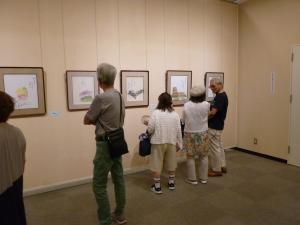 俳画部門　個別の作品解説の光景