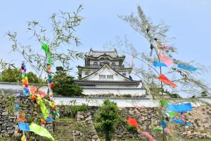城と笹飾り