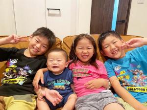 笑顔の４人兄弟