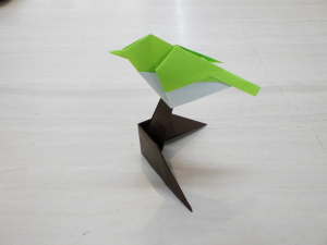 折り紙で作ったメジロ