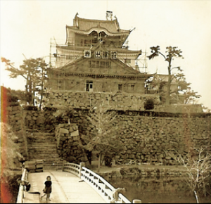 建設中の天守の様子
