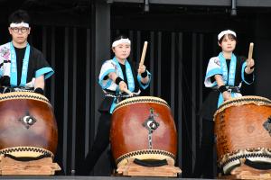 演奏中の太鼓部