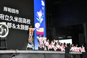 太陽の塔をイメージしたダンス
