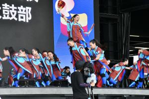 だんじりをテーマにしたダンスを披露