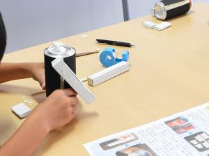ロボットが歩いている様子