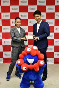 愛香さんと市長の写真
