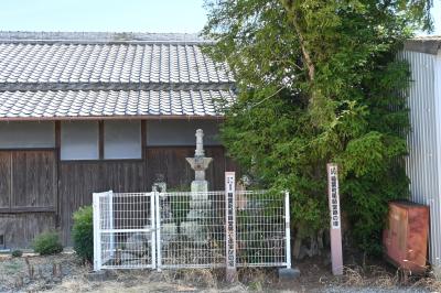 稲葉町薬師堂跡石造宝篋印塔2