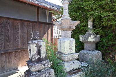 稲葉町薬師堂跡石造宝篋印塔3