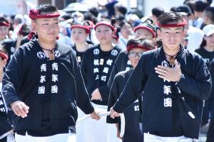 松風町の綱先の男の子