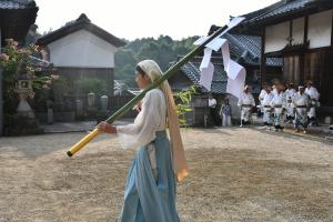 歌いながら周回している様子