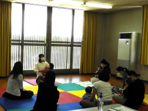 だっこでお話会の様子