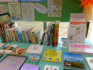 関連図書の展示の様子