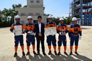 岸和田市長と出場選手