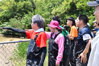 池を望んで