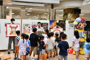 マルバツクイズをしている写真