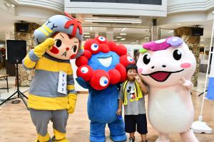 キャラクターと子ども達