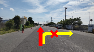 一つ目のフェンスには入らず直進