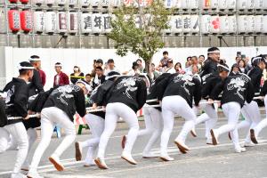 綱を曳く畑町の青年団