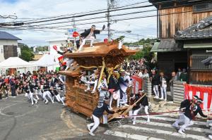 やりまわしするだんじり