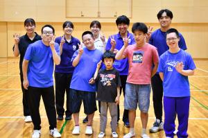 参加者とスタッフで記念撮影