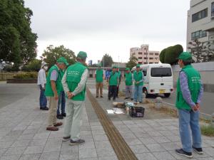 岸和田駅東地区景観まちづくり協議会の役員が集まる様子