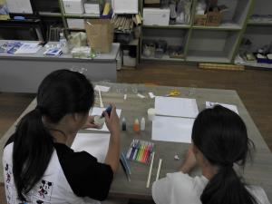 オリジナルペンを作っている様子