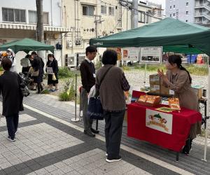 産業高校のブースでの販売の様子