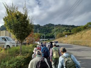 国見の森広場を目指す01