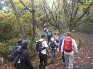 国見の森広場を目指す02