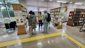 ネイチャーゲームをしている様子