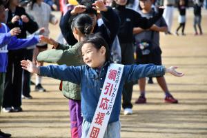 ラジオ体操をする女の子