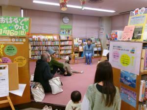 ストーリーテリングミニおはなし会の様子