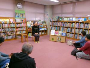 ストーリーテリングをしている様子