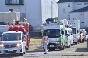 出動する車両