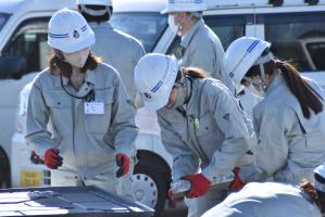 応急復旧給水活動をする水道センターの人たち