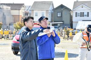 現場視察をする市長