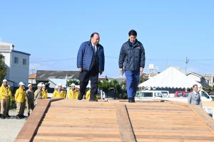 現場視察をする市長