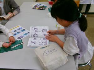 用意した本を読んでいるところ