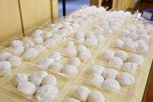 机に並べられたたくさんのおもち