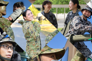 活動する複数の自衛官