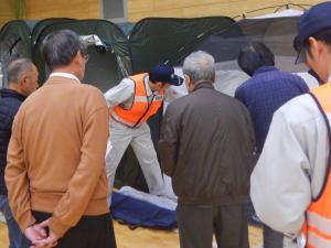 備蓄物資ブースの訓練様子